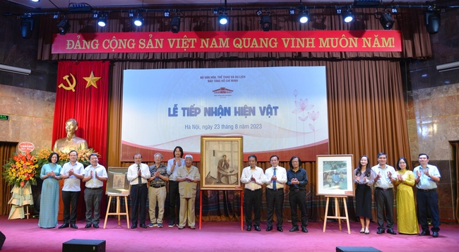 Bảo tàng Hồ Chí Minh tổ chức Lễ tiếp nhận các tác phẩm nghệ thuật về Chủ tịch Hồ Chí Minh của họa sĩ Văn Giáo - Ảnh 12.