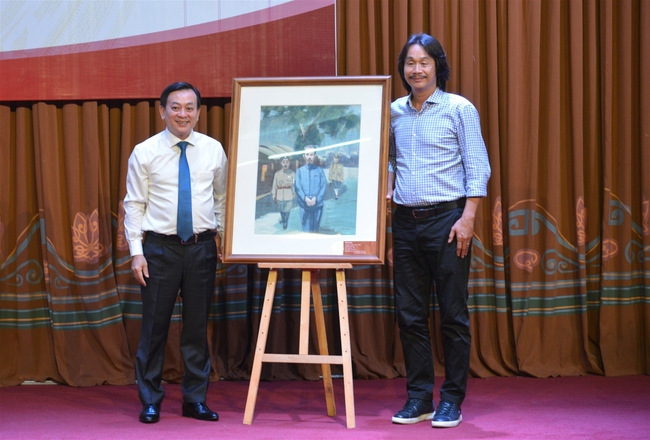 Bảo tàng Hồ Chí Minh tổ chức Lễ tiếp nhận các tác phẩm nghệ thuật về Chủ tịch Hồ Chí Minh của họa sĩ Văn Giáo - Ảnh 7.