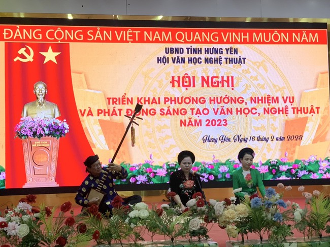 Hưng Yên triển khai nhiệm vụ “Tiếp tục xây dựng và phát triển văn học, nghệ thuật trong thời kỳ mới” - Ảnh 1.