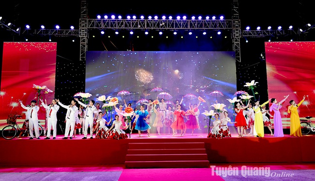 Chương trình nghệ thuật Tuyên Quang với khát vọng phát triển phồn vinh và hạnh phúc - Ảnh 4.
