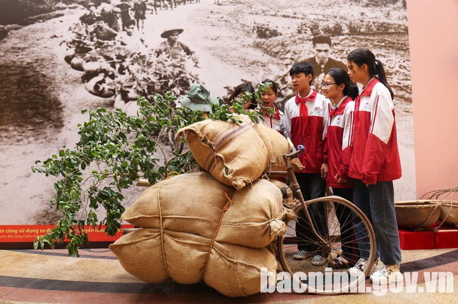 Bắc Ninh: Trưng bày chuyên đề “Chiến thắng Điện Biên Phủ - Sức mạnh Việt Nam - Tầm vóc thời đại’’ - Ảnh 4.