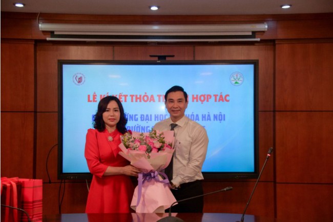 Lễ ký kết biên bản hợp tác giữa Trường Đại học Văn hóa Hà Nội và Trường THPT Lam Hồng - Ảnh 3.