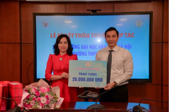 Lễ ký kết biên bản hợp tác giữa Trường Đại học Văn hóa Hà Nội và Trường THPT Lam Hồng - Ảnh 4.