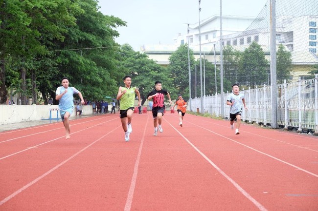 Trường Đại học Thể dục Thể Thao Đà Nẵng tổ chức thành công kỳ thi tuyển sinh năng khiếu Đại học chính quy đợt 2, năm 2024 - Ảnh 8.