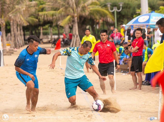 Giải bóng đá bãi biển VĐQG 2024 tại Bình Định có 5 đội tham dự - Ảnh 1.