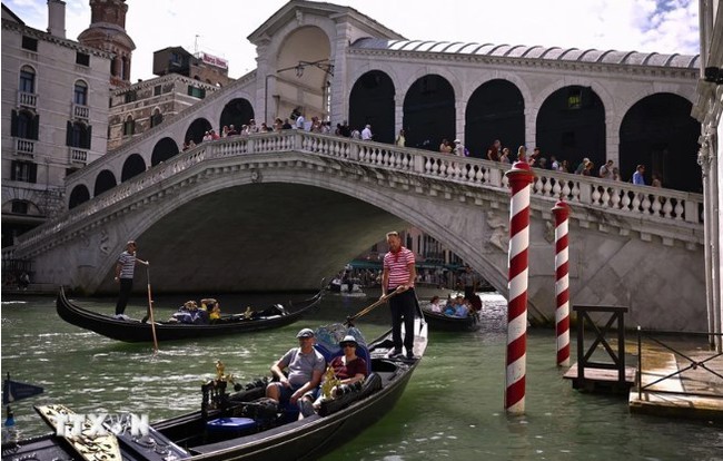 Italy: Thành phố Venice áp dụng quy định giới hạn đoàn du lịch tối đa 25 người - Ảnh 1.