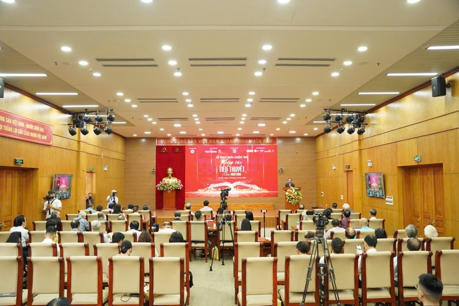 Tôn vinh các tác giả, tác phẩm xuất sắc tại Cuộc thi Sáng tác Tiểu thuyết 2023 – 2025 - Ảnh 5. Tôn vinh các tác giả, tác phẩm xuất sắc tại Cuộc thi Sáng tác Tiểu thuyết 2023 – 2025 - Ảnh 5.