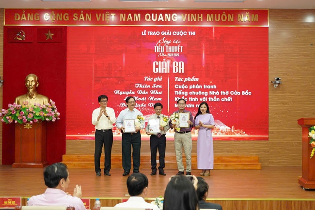 Tôn vinh các tác giả, tác phẩm xuất sắc tại Cuộc thi Sáng tác Tiểu thuyết 2023 – 2025 - Ảnh 3. Tôn vinh các tác giả, tác phẩm xuất sắc tại Cuộc thi Sáng tác Tiểu thuyết 2023 – 2025 - Ảnh 3.