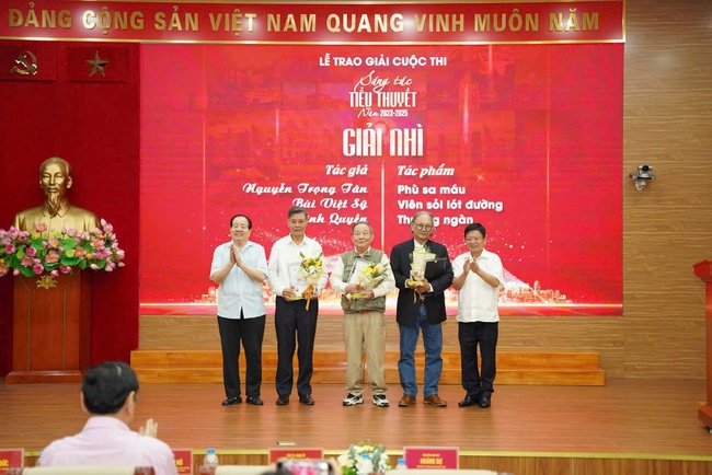 Tôn vinh các tác giả, tác phẩm xuất sắc tại Cuộc thi Sáng tác Tiểu thuyết 2023 – 2025 - Ảnh 2. Tôn vinh các tác giả, tác phẩm xuất sắc tại Cuộc thi Sáng tác Tiểu thuyết 2023 – 2025 - Ảnh 2.