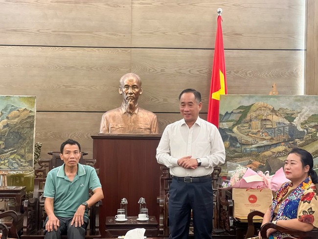 Gia đình họa sĩ Ngô Phương Cúc trao tặng 9 bức tranh cho Bảo tàng Mỹ thuật Việt Nam - Ảnh 1. Gia đình họa sĩ Ngô Phương Cúc trao tặng 9 bức tranh cho Bảo tàng Mỹ thuật Việt Nam - Ảnh 1.
