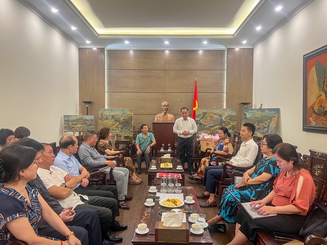 Gia đình họa sĩ Ngô Phương Cúc trao tặng 9 bức tranh cho Bảo tàng Mỹ thuật Việt Nam - Ảnh 5. Gia đình họa sĩ Ngô Phương Cúc trao tặng 9 bức tranh cho Bảo tàng Mỹ thuật Việt Nam - Ảnh 5.