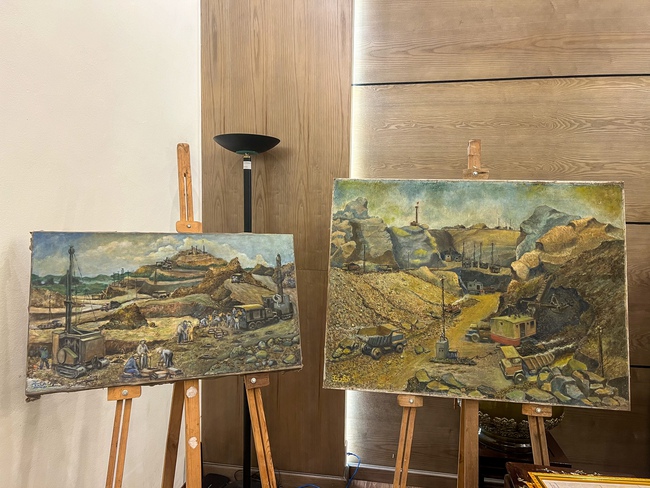 Gia đình họa sĩ Ngô Phương Cúc trao tặng 9 bức tranh cho Bảo tàng Mỹ thuật Việt Nam - Ảnh 3. Gia đình họa sĩ Ngô Phương Cúc trao tặng 9 bức tranh cho Bảo tàng Mỹ thuật Việt Nam - Ảnh 3.