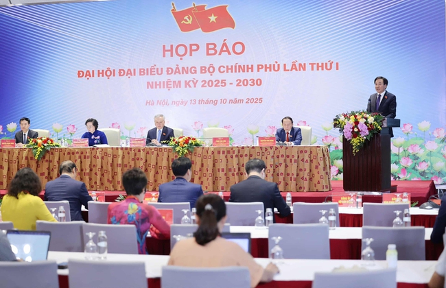 Bộ trưởng Nguyễn Văn Hùng: Phát huy tối đa tinh thần dân chủ tham gia đóng góp cho Đảng tiếp tục hoàn thiện văn kiện Đại hội - Ảnh 3. Bộ trưởng Nguyễn Văn Hùng: Phát huy tối đa tinh thần dân chủ tham gia đóng góp cho Đảng tiếp tục hoàn thiện văn kiện Đại hội - Ảnh 3.