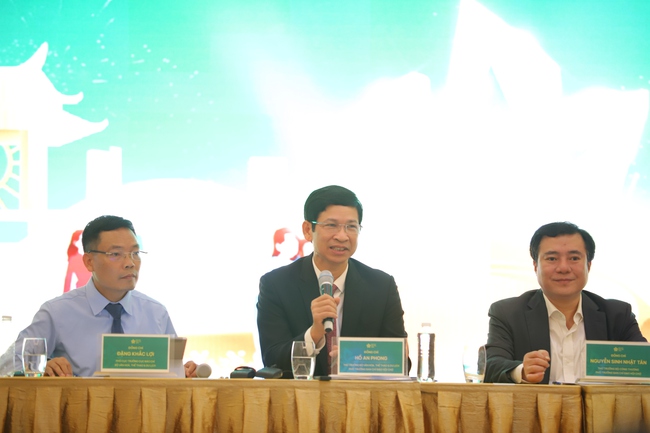 Thứ trưởng Hồ An Phong: Người dân đến với Hội chợ mùa Thu 2025 không chỉ trải nghiệm mua sắm mà còn để thưởng thức văn hóa - Ảnh 2. Thứ trưởng Hồ An Phong: Người dân đến với Hội chợ mùa Thu 2025 không chỉ trải nghiệm mua sắm mà còn để thưởng thức văn hóa - Ảnh 2.