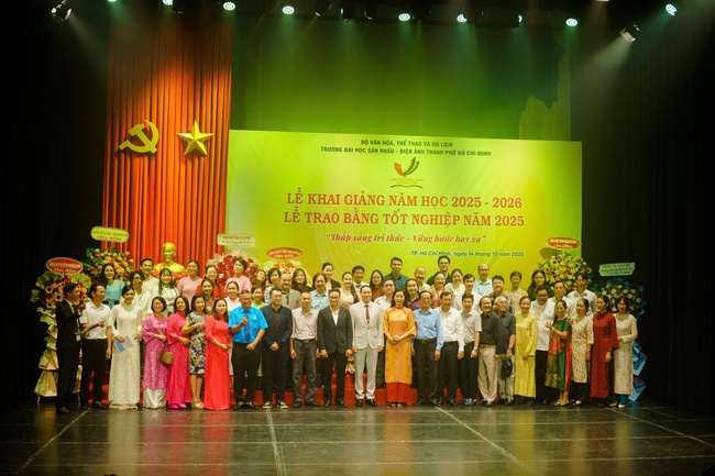 Sân khấu và điện ảnh không chỉ là nghệ thuật, mà còn là vũ khí để xây dựng một Việt Nam hùng cường - Ảnh 8. Sân khấu và điện ảnh không chỉ là nghệ thuật, mà còn là vũ khí để xây dựng một Việt Nam hùng cường - Ảnh 8.