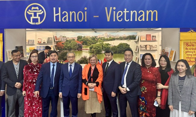Khai mạc không gian Sách Việt Nam tại Hội sách Frankfurt, Đức - Ảnh 1.