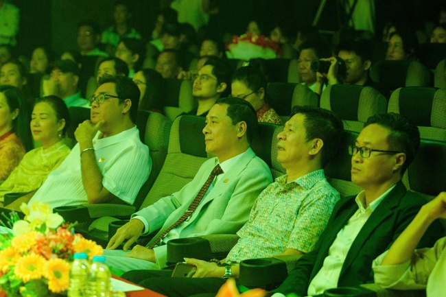 Sân khấu và điện ảnh không chỉ là nghệ thuật, mà còn là vũ khí để xây dựng một Việt Nam hùng cường - Ảnh 2. Sân khấu và điện ảnh không chỉ là nghệ thuật, mà còn là vũ khí để xây dựng một Việt Nam hùng cường - Ảnh 2.