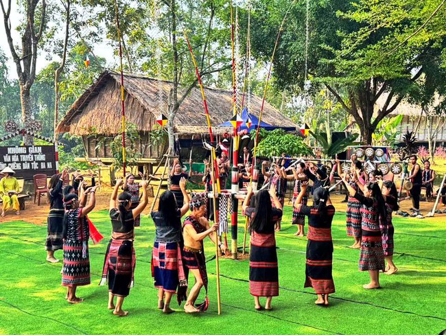 Tổ chức Liên hoan nghệ thuật quần chúng Khu dân cư toàn quốc - Ảnh 1. Tổ chức Liên hoan nghệ thuật quần chúng Khu dân cư toàn quốc - Ảnh 1.