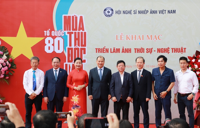 Triển lãm ảnh Thời sự – Nghệ thuật &quot;Tổ quốc – 80 mùa thu Độc lập&quot;: Bản hùng ca bằng hình ảnh về Tổ quốc Việt Nam - Ảnh 8.