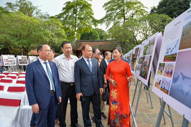 Triển lãm ảnh Thời sự – Nghệ thuật &quot;Tổ quốc – 80 mùa thu Độc lập&quot;: Bản hùng ca bằng hình ảnh về Tổ quốc Việt Nam - Ảnh 5.