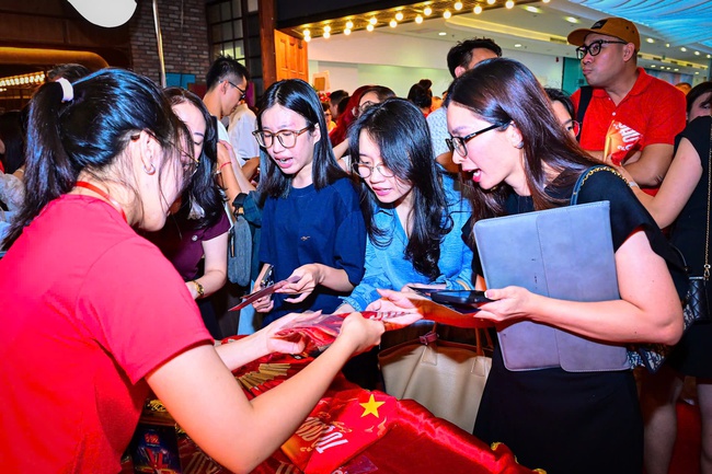 Tổ quốc trong tim: The Concert Film - Lan tỏa tinh thần yêu nước bằng ngôn ngữ âm nhạc và điện ảnh - Ảnh 3. Tổ quốc trong tim: The Concert Film - Lan tỏa tinh thần yêu nước bằng ngôn ngữ âm nhạc và điện ảnh - Ảnh 3.