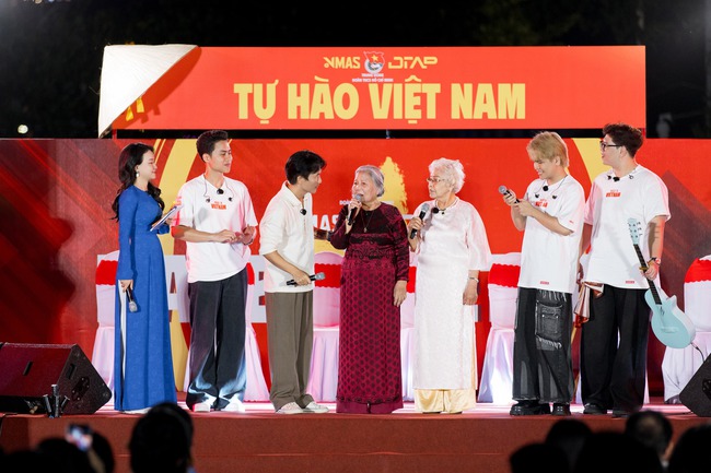 Trung ương Đoàn TNCS Hồ Chí Minh trao Bằng khen cho DTAP vì những đóng góp nổi bật trong Chiến dịch Tự hào Việt Nam - Ảnh 2. Trung ương Đoàn TNCS Hồ Chí Minh trao Bằng khen cho DTAP vì những đóng góp nổi bật trong Chiến dịch Tự hào Việt Nam - Ảnh 2.