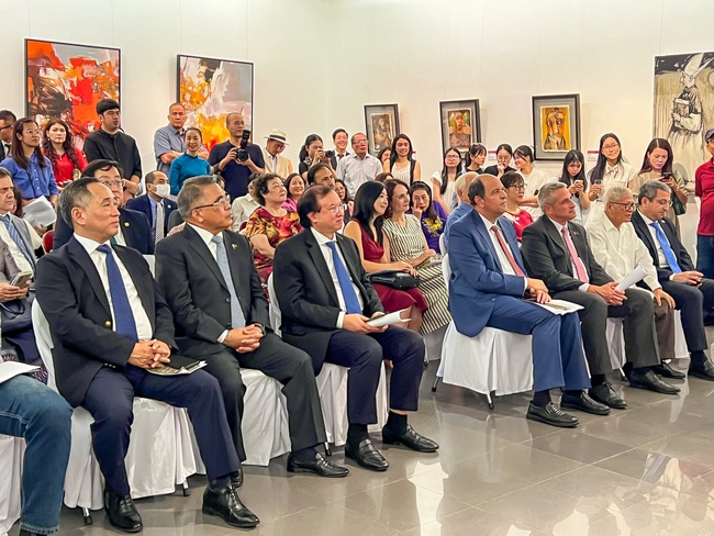Triển lãm “Giao thoa”: Cầu nối văn hóa nghệ thuật Việt Nam và Philippines - Ảnh 1. Triển lãm “Giao thoa”: Cầu nối văn hóa nghệ thuật Việt Nam và Philippines - Ảnh 1.