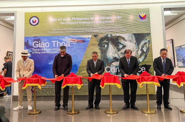 Triển lãm “Giao thoa”: Cầu nối văn hóa nghệ thuật Việt Nam và Philippines - Ảnh 4. Triển lãm “Giao thoa”: Cầu nối văn hóa nghệ thuật Việt Nam và Philippines - Ảnh 4.