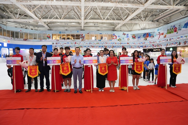 Giải vô địch trẻ Trượt băng quốc gia năm 2025: Bước chuẩn bị cho SEA Games 33 - Ảnh 1. Giải vô địch trẻ Trượt băng quốc gia năm 2025: Bước chuẩn bị cho SEA Games 33 - Ảnh 1.