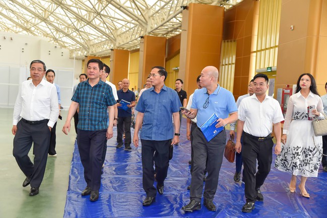 Phó Thủ tướng Bùi Thanh Sơn: Đẩy nhanh tiến độ thi công các gian hàng Hội chợ mùa Thu - Ảnh 1. Phó Thủ tướng Bùi Thanh Sơn: Đẩy nhanh tiến độ thi công các gian hàng Hội chợ mùa Thu - Ảnh 1.