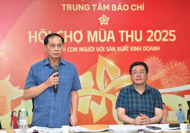 Phó Thủ tướng Bùi Thanh Sơn: Đẩy nhanh tiến độ thi công các gian hàng Hội chợ mùa Thu - Ảnh 4. Phó Thủ tướng Bùi Thanh Sơn: Đẩy nhanh tiến độ thi công các gian hàng Hội chợ mùa Thu - Ảnh 4.