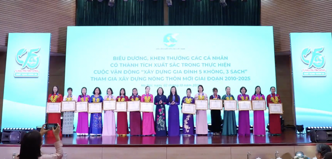 Phụ nữ Việt Nam góp sức trong phát triển kinh tế và an sinh xã hội - Ảnh 2.