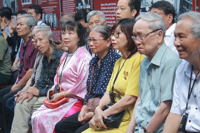Ôn lại lịch sử hào hùng Ngày Giải phóng Thủ đô qua trưng bày “Vang mãi khúc khải hoàn” - Ảnh 1.