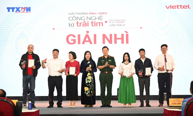 Trao 32 tác phẩm xuất sắc đoạt Giải thưởng ảnh/video Công nghệ từ trái tim lần thứ 2 - Ảnh 4. Trao 32 tác phẩm xuất sắc đoạt Giải thưởng ảnh/video Công nghệ từ trái tim lần thứ 2 - Ảnh 4.