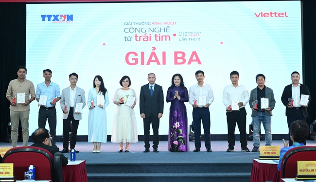 Trao 32 tác phẩm xuất sắc đoạt Giải thưởng ảnh/video Công nghệ từ trái tim lần thứ 2 - Ảnh 5. Trao 32 tác phẩm xuất sắc đoạt Giải thưởng ảnh/video Công nghệ từ trái tim lần thứ 2 - Ảnh 5.