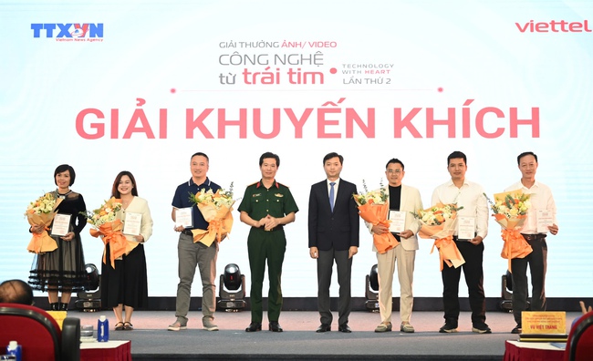 Trao 32 tác phẩm xuất sắc đoạt Giải thưởng ảnh/video Công nghệ từ trái tim lần thứ 2 - Ảnh 6. Trao 32 tác phẩm xuất sắc đoạt Giải thưởng ảnh/video Công nghệ từ trái tim lần thứ 2 - Ảnh 6.
