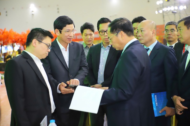 Phó Thủ tướng Bùi Thanh Sơn kiểm tra công tác chuẩn bị Hội chợ mùa Thu 2025 - Ảnh 3. Phó Thủ tướng Bùi Thanh Sơn kiểm tra công tác chuẩn bị Hội chợ mùa Thu 2025 - Ảnh 3.