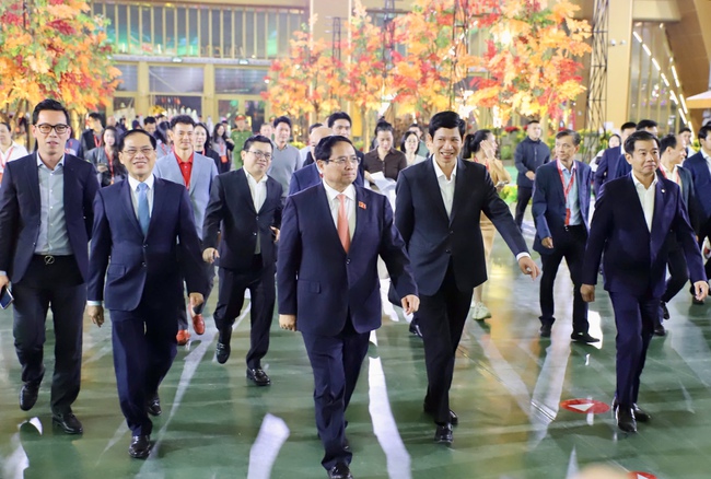 Thủ tướng: Hội chợ mùa Thu 2025 phải thực sự trở thành không gian kết nối giữa con người với con người, giữa con người với văn hóa, sản xuất và tiêu dùng - Ảnh 1.
