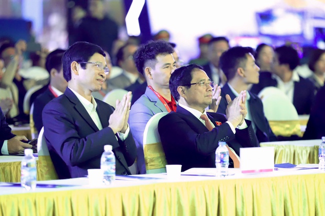 Thủ tướng: Hội chợ mùa Thu 2025 phải thực sự trở thành không gian kết nối giữa con người với con người, giữa con người với văn hóa, sản xuất và tiêu dùng - Ảnh 4.
