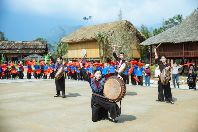 Bảo tồn, phát huy giá trị văn hóa truyền thống của các dân tộc thiểu số gắn với phát triển du lịch - Ảnh 1. Bảo tồn, phát huy giá trị văn hóa truyền thống của các dân tộc thiểu số gắn với phát triển du lịch - Ảnh 1.