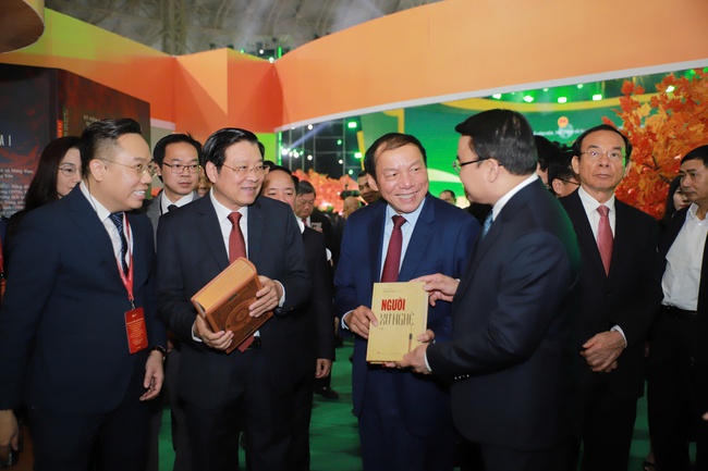 Ảnh: Lãnh đạo Đảng, Nhà nước dự lễ khai mạc Hội chợ mùa Thu lần thứ nhất - năm 2025 - Ảnh 6. Ảnh: Lãnh đạo Đảng, Nhà nước dự lễ khai mạc Hội chợ mùa Thu lần thứ nhất - năm 2025 - Ảnh 6.