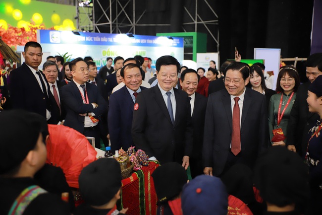 Ảnh: Lãnh đạo Đảng, Nhà nước dự lễ khai mạc Hội chợ mùa Thu lần thứ nhất - năm 2025 - Ảnh 9. Ảnh: Lãnh đạo Đảng, Nhà nước dự lễ khai mạc Hội chợ mùa Thu lần thứ nhất - năm 2025 - Ảnh 9.