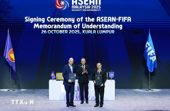 Thủ tướng Phạm Minh Chính chứng kiến Lễ ký Bản ghi nhớ hợp tác ASEAN-FIFA - Ảnh 1. Thủ tướng Phạm Minh Chính chứng kiến Lễ ký Bản ghi nhớ hợp tác ASEAN-FIFA - Ảnh 1.