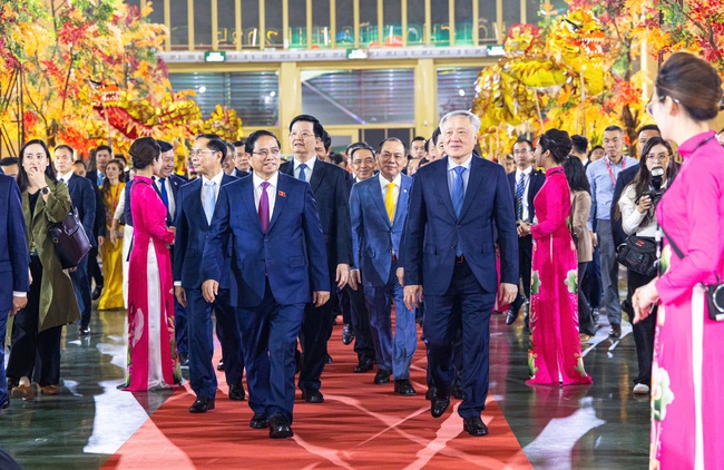 Ảnh: Lãnh đạo Đảng, Nhà nước dự lễ khai mạc Hội chợ mùa Thu lần thứ nhất - năm 2025 - Ảnh 1.