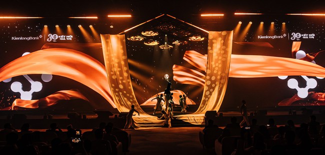 “Concert công nghệ” của KienlongBank viết tiếp hành trình 30 năm “Kết nối giá trị” - Ảnh 3.