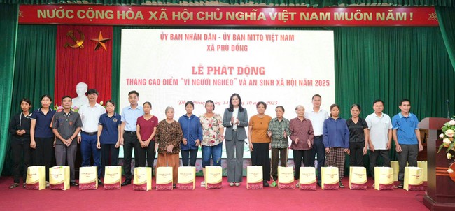 Hà Nội: Vận động cán bộ, công chức, viện chức, người lao động tích cực tham gia Quỹ “Vì người nghèo” - Ảnh 1. Hà Nội: Vận động cán bộ, công chức, viện chức, người lao động tích cực tham gia Quỹ “Vì người nghèo” - Ảnh 1.