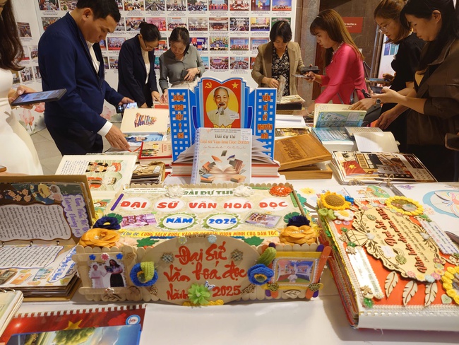 Lễ Tổng kết và trao giải Cuộc thi Đại sứ Văn hóa đọc năm 2025: Lan tỏa niềm đam mê đọc sách trong thế hệ trẻ - Ảnh 3. Lễ Tổng kết và trao giải Cuộc thi Đại sứ Văn hóa đọc năm 2025: Lan tỏa niềm đam mê đọc sách trong thế hệ trẻ - Ảnh 3.