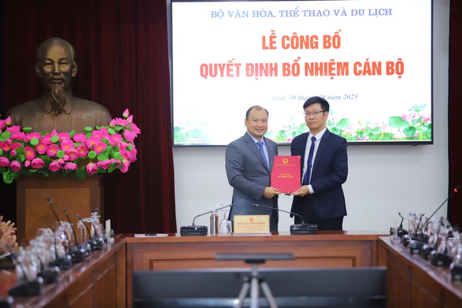 Bộ VHTTDL công bố và trao các quyết định bổ nhiệm cán bộ - Ảnh 3. Bộ VHTTDL công bố và trao các quyết định bổ nhiệm cán bộ - Ảnh 3.