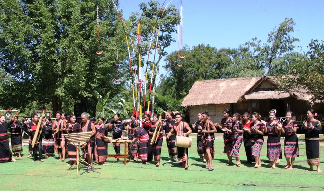 Tháng 11 tại Làng Văn hóa - Du lịch các dân tộc Việt Nam rộn ràng “bản hòa ca” đại đoàn kết - Ảnh 1. Tháng 11 tại Làng Văn hóa - Du lịch các dân tộc Việt Nam rộn ràng “bản hòa ca” đại đoàn kết - Ảnh 1.