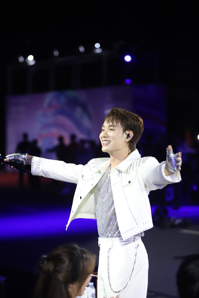 Ảnh: Nghệ sĩ bùng nổ tại Gala Better Choice Awards 2025 - Ảnh 12.